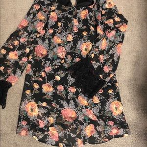 Floral dress with lace detailed sleeves